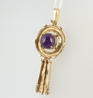 A yellow metal stamped 333 stylish gold pendant with with a cabochon amethyst 8.6 grams 5cm