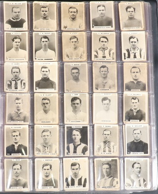 Approximately 700 Pinnace photo cards of Footballers
