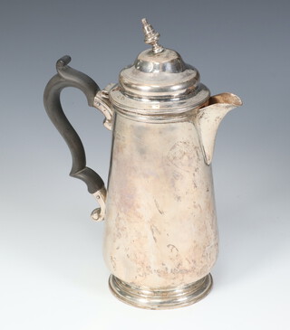 A silver Georgian style coffee pot with ebony handle, Birmingham 1911 20cm, gross weight 338 