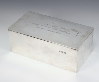 An impressive Victorian silver rectangular cigar/cigarette box London 1898, with presentation inscription, 21cm 