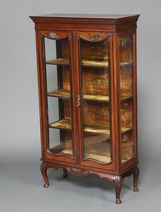 An Edwardian mahogany display cabinet with plush shelved interior, enclosed by glazed panelled doors, raised on cabriole supports 136cm h x 77cm w x 33cm d 