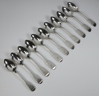 Eleven Victorian silver fiddle pattern teaspoons with engraved armorial Edinburgh 1853, 198 grams 