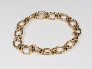 An yellow metal 750 oval link bracelet, 43.3 grams, 20cm 
