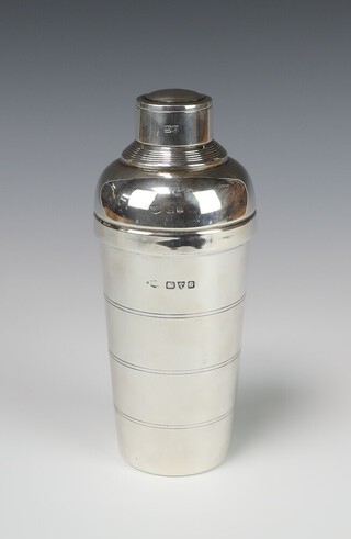 An Art Deco silver cocktail shaker, 17cm, Chester 1936  312 grams