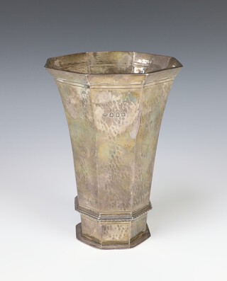 A Edwardian Britania standard octagonal hammer pattern vase, London 1905, Carrington & Co 20.5cm, 705 grams 