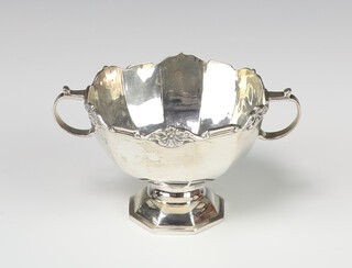 An Art Deco silver 2 handled cup, London 1937, 107 grams, 6cm 