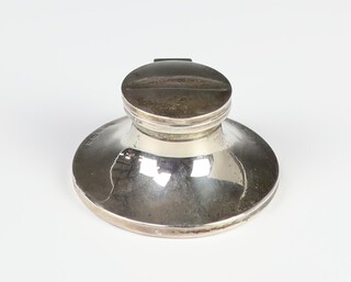 A silver capstan inkwell with pen rest on lid Birmingham 1946, 6.5cm 