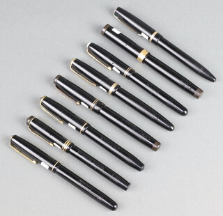 A Parker Duofold black fountain pen with 14ct gold nib and 7 various fountain pens 