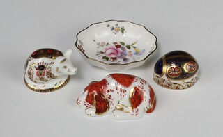 A Royal Crown Derby Imari pattern bug paperweight with silver stopper 5cm, a ditto of a piglet silver stopper 5cm, puppy silver stopper 8cm and a Derby posy dish 
