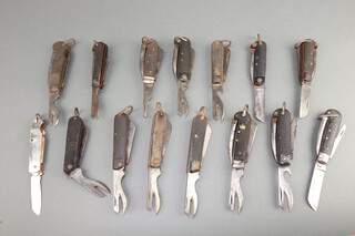 G Ibberson, a Second World War military folding Jack knife, the blade dated 1941, a Wade & Butler Second World War military Jack knife together with 13 other Jack Knives 