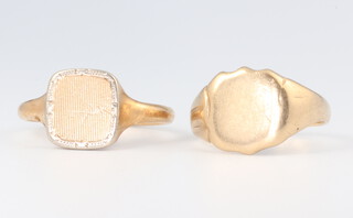 A gentleman's 9ct yellow gold signet ring size W, a ditto size P 1/2, 10.1 grams 