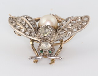 A Victorian yellow metal, diamond cultured pearl and emerald set bug brooch 6.9 grams, 26mm 