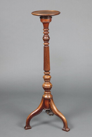 An Edwardian circular mahogany jardiniere on a turned and reeded column, tripod base 106cm h x 25cm diam. 