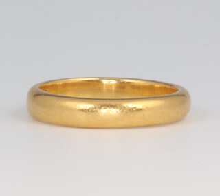 A 22ct yellow gold wedding band 6 grams size O 