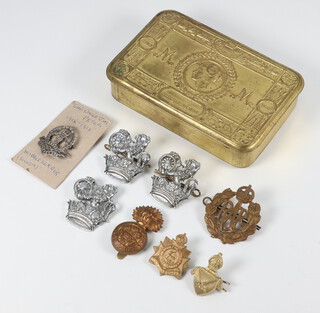 A Christmas 1914 tin together with minor badges 