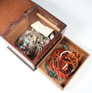 A 925 standard necklace 46 grams and minor jewellery contained in a mahogany box 