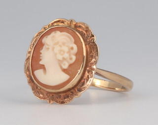 A 9ct yellow gold cameo ring size P, 2.9 grams 