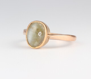 A yellow metal cabochon moonstone ring size M 1/2, 3.8 grams 