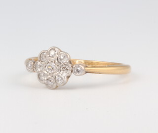 An 18ct yellow gold diamond cluster ring 2.4 grams, size P 