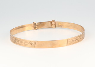 A 9ct yellow gold engraved expanding bracelet, 10.3 grams, 65mm diam. 