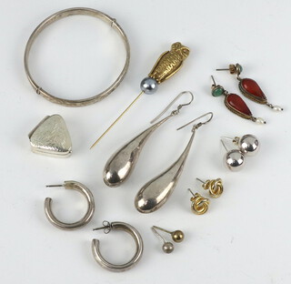 A silver bangle and minor silver and other jewellery 