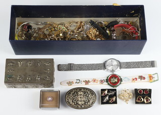 A quantity of vintage costume jewellery and watches 