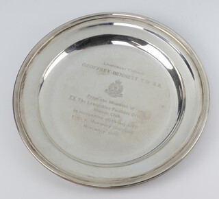 A silver circular salver with engraved presentation inscription Sheffield 1926, 23cm, 445 grams 