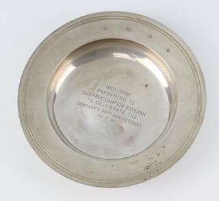 A silver Armada dish with presentation inscription, London 1987, 287 grams, 18.5cm 