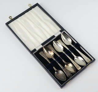 A set of 6 George III silver spoons London 1808, 96 grams 