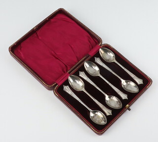 Six George V silver coffee spoons Sheffield 1910, 41 grams, cased 