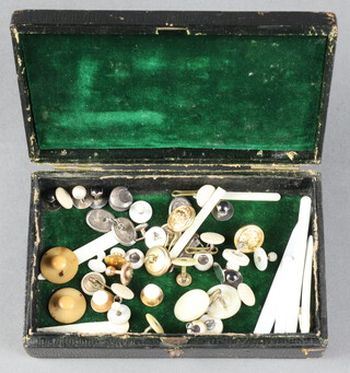 An 18ct yellow gold shirt stud 1.3 grams and minor studs contained in a leather box 