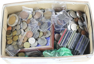 A quantity of European coinage and commemorative crowns etc 