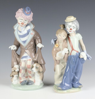 A Lladro group 7686 of a clown and lady 21cm, ditto clown 5901 24cm 