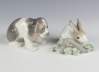 A Lladro figure of a rabbit 4772 7cm, ditto hound 7cm 