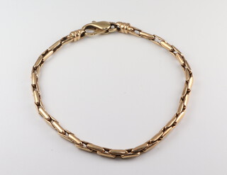 A yellow metal 585 bracelet 6.8 grams, 20cm 