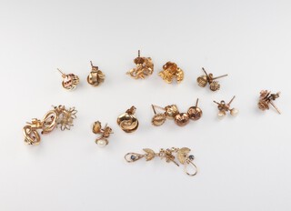 11 pairs of 9ct yellow gold earrings, 5 odd earrings and 3 butterflies, 9 grams together with a silver plated spoon and knife 