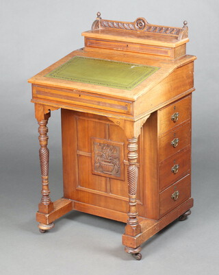 An Edwardian bleached mahogany Davenport, the back with stationery box and hinged lid, the pedestal fitted 4 drawers, raised on turned supports 91cm h x 53cm w x 53cm d 