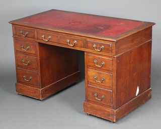 An Edwardian mahogany desk with red inset writing surface above 1 long and 8 short drawers 77cm h x 122cm w x 65cm d 