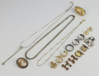 A pair of Edwardian gilt cufflinks and minor costume jewellery 