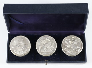 A set of 3 graduated silver St George and The Dragon boxes no.460 of 500, London 2001, maker Christopher Nigel Lawrence 6cm, 682 grams, boxed 