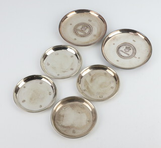 Four silver nut dishes London 1977, 2 larger coin set ditto Sheffield 1981, gross weight 284 grams 
