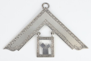 An Edwardian silver Masonic Past Masters collar jewel London 1901, 36 grams