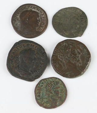 A group of brass or bronze Roman coins, infinitum 