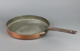 A 19th Century copper frying pan with Earl's coronet above a W, having a steel handle 33cm 