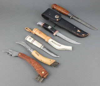 A skinning knife with 14cm blade, a Brand 69 model 1910 skinning knife with leather scabbard, an Opinel folding knife, an unmarked ditto and 1 other skinning knife with horn grip 