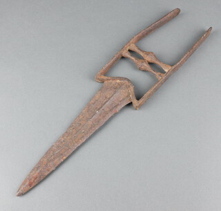 An Indian Katar (push) dagger with 22cm blade (some corrosion) 