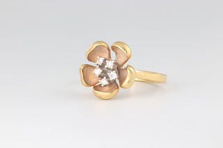 An 18ct yellow gold diamond set floral ring, the diamonds approx. 0.02ct