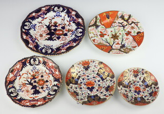 A 19th Century Chelsea dessert plate decorated the Imari pattern with flowers 22cm, a ditto (cracked) 19.5cm, another 18cm, a saucer 14cm (a/f) and a Bloor Derby plate (chipped) 26cm 