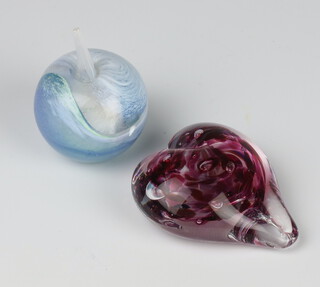 A Jonathan Harris Studio Glass  apple paperweight, 6cm, together with a heart shaped ditto 7cm 