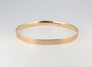 A 9ct yellow gold engraved bangle 70mm diam., 17.2 grams 